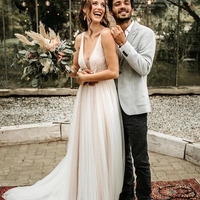 Fabulous Tulle V-neck A-line Backless Wedding Gowns - Thumbnail 1