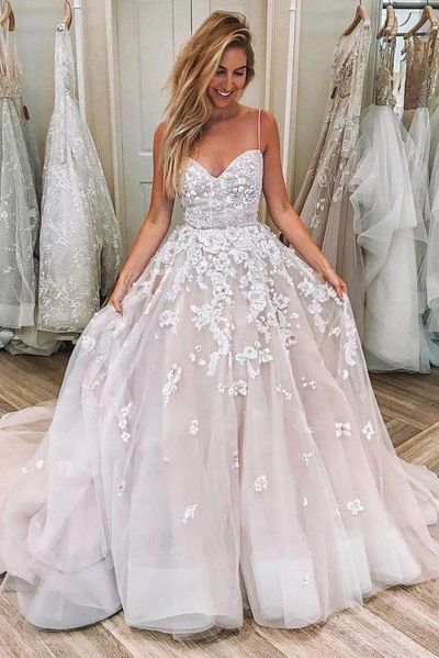 Gorgeous Ball Gown V Neck Spaghetti Straps Tulle Wedding Dresses with Appliques