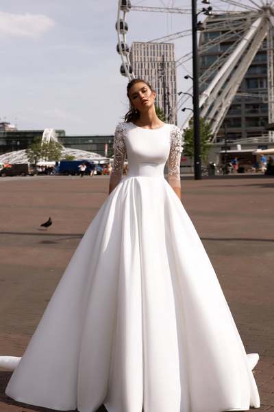 Ball Gown Boat Neck 3/4 Sleeves Satin Wedding Dresses with 3d Flowers Appliques