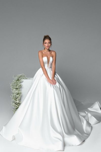 Ball Gown Strapless White Satin Wedding Dresses with Train