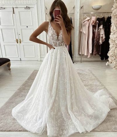 Elegant Ball Gown V Neck Tulle Lace Wedding Dresses