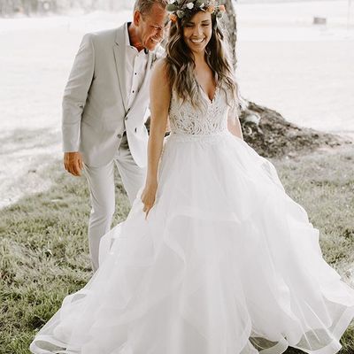 Fashion cute ball gown v neck open back white wedding dresses with appliques - Thumbnail 3