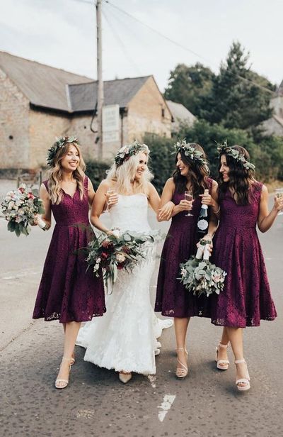 Charming A Line V Neck Burgundy High Quality Lace Short Bridesmaid Dresses
