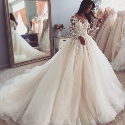 Floral appliques tulle wedding gown with long sleeves - Thumbnail 3