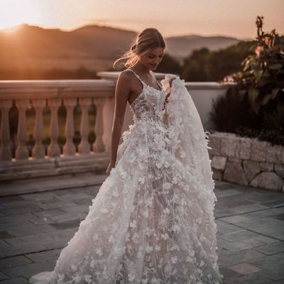 2021 best romantic scoop neck ball gown lace wedding dresses with handmade flower - Thumbnail 1