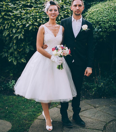 Tea Length V Neck Wedding Dresses Bridal Gown with Appliques