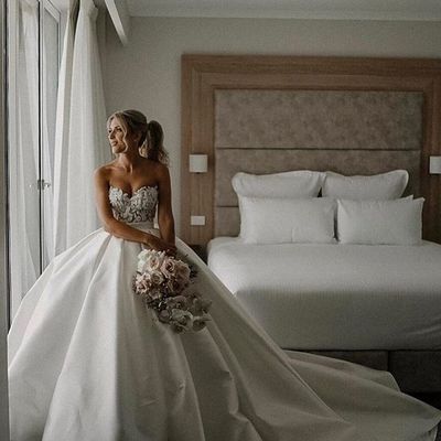 Retro & fashion ball gown sweetheart white satin wedding dresses with beading appliques - Thumbnail 3