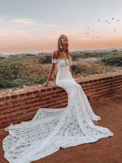 Elegant Mermaid Off the Shoulder White Lace Wedding Dresses with Train