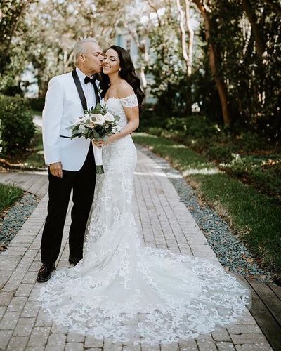 Charming Mermaid Off the Shoulder Short Sleeves White Lace Wedding Dresses