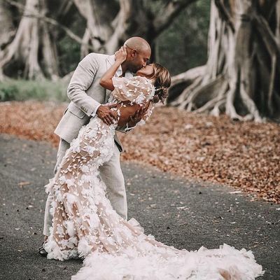 Luxury mermaid v neck puff sleeves champagne wedding gowns with 3d lace appliques - Thumbnail 2