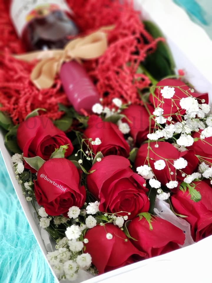 Strawberries-Wine-Roses Treat Box