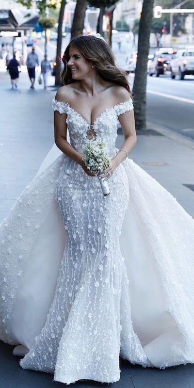 Off the Shoulder White Lace Wedding Dresses with Train