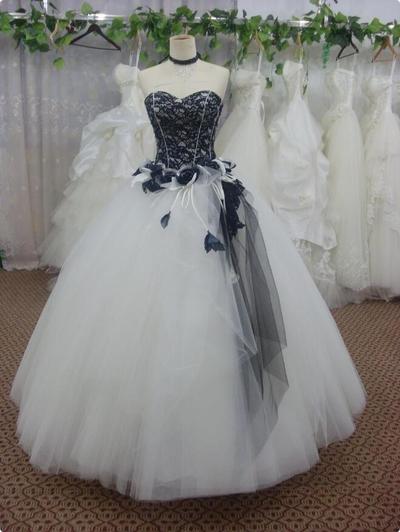White and Black Sleeveless Lace Wedding Dress, Off the shoulder Appliques Ball Gown Wedding Dresses,358
