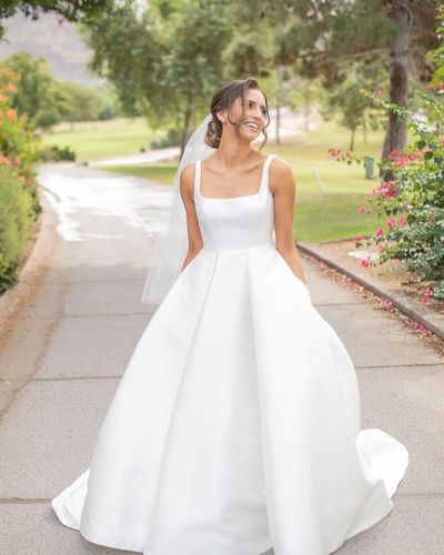 Fashion & Elegant Ball Gown Scoop Neck Satin Wedding Dresses with Pockets