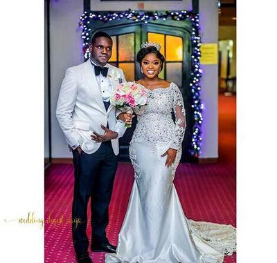 Wedding Dresses Sweetheart Neckline with Sheer Lace Appliqued Long Sleeves Chapel Train Length African Black Girl Bridal Gowns,949