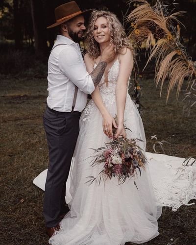 Exquisite A-Line V Neck Tulle Wedding Dresses with Appliques