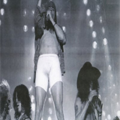 Gus n' roses use in illusion live in oklahoma 92's dvd - Thumbnail 4