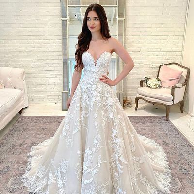Gorgeous ball gown sweetheart tulle wedding dresses with appliques - Thumbnail 1