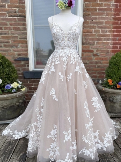 Exquisite A-Line V Neck Champagne Tulle Long Prom Evening Dresses with Appliques