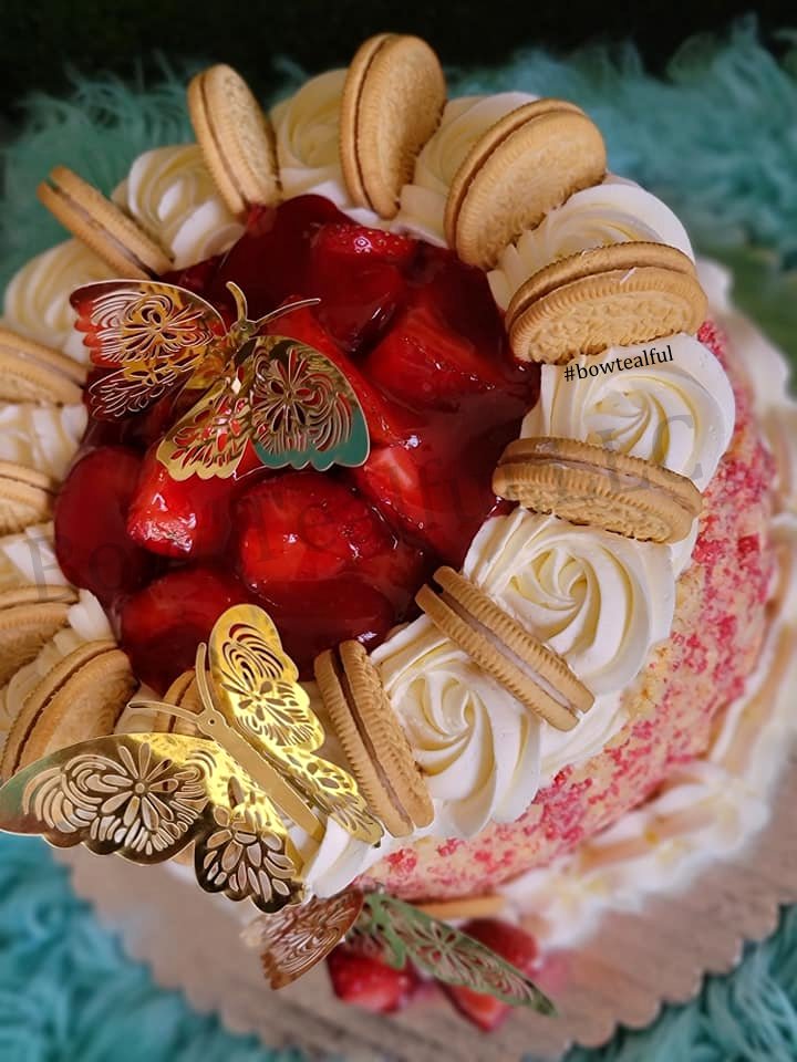 8" 3 Layered Crunch Cake