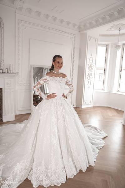 SP1769,White Applique Beaded A line Lace Wedding Gown