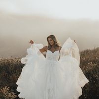 Sweet Ball Gown V Neck Straps White Tulle Wedding Dresses with Appliques - Thumbnail 1
