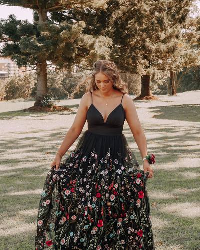 Stylish A-Line V Neck Black Embroidery Lace Long Prom Dresses Formal Evening Dresses