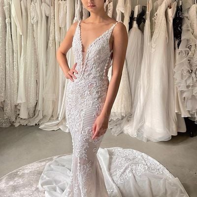 Beautiful mermaid v neck backless lace wedding dresses with train - Thumbnail 2