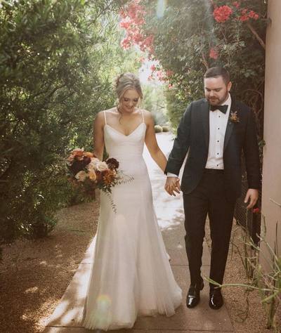 Elegant Mermaid V Neck Spaghetti Straps Tulle Wedding Dresses