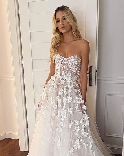 Stylish A-Line Sweetheart White Tulle Wedding Dresses with Appliques