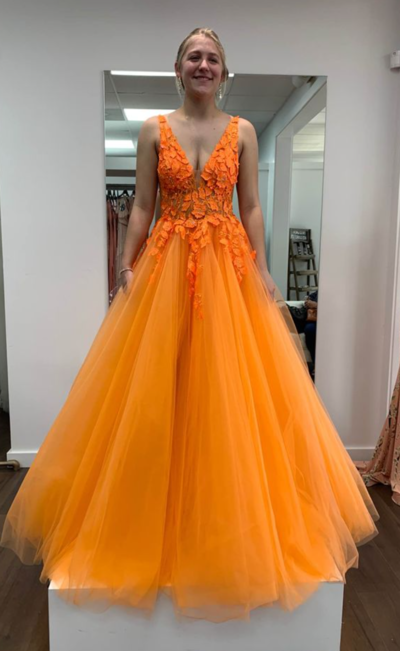 Elegant A-Line V Neck Orange Tulle Long Prom Evening Dresses eith Appliques