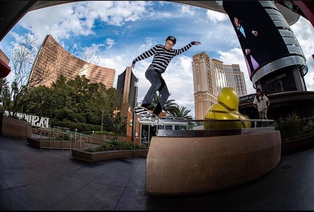 Eman las vegas strip boardslide