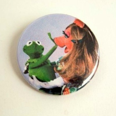 Kermit and miss piggy - pinback button, magnet or clip 1.5 inch (38mm)