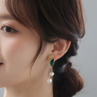 Pearl Leaf Dangle Earrings - Thumbnail 3