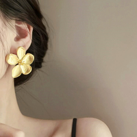 Vintage Flower Stud Earrings - Thumbnail 1