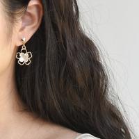 Vintage Flower Heart Dangle Earrings - Thumbnail 2