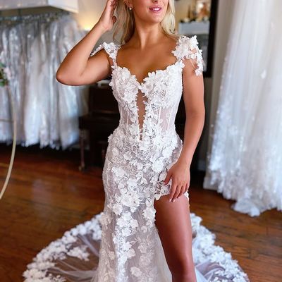 Luxurious mermaid v neck lace wedding dresses with 3d appliques
