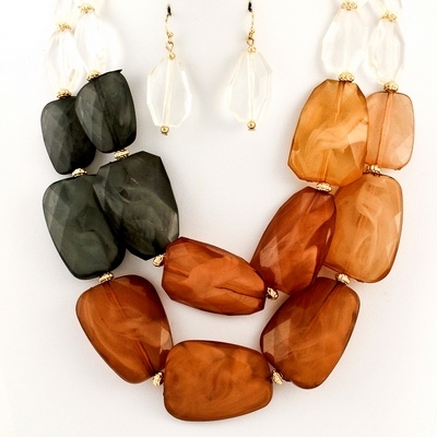 Smoky bay necklace in shades neutral