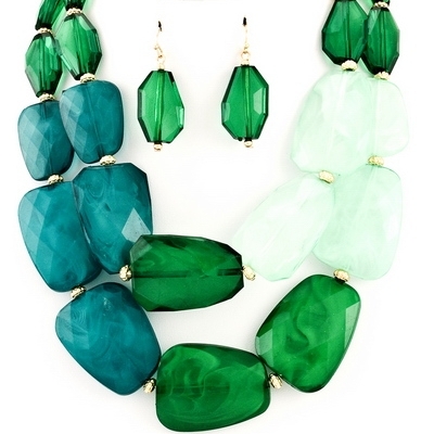 Smoky bay necklace in shades of dark green