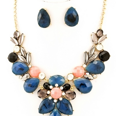 Ariana statement necklace