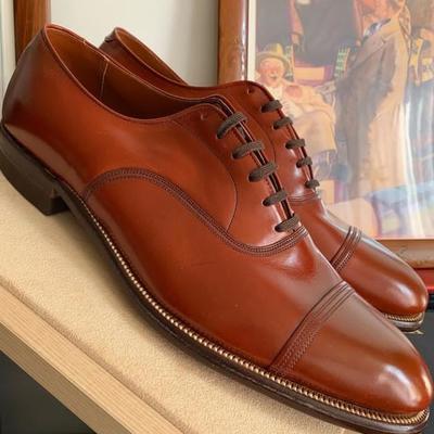 Handmade men's brown leather polish beautiful cap toe for weddings shoes