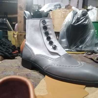 Best adult wear hand stitch grey leather suede boot, wingtip button style formal boot