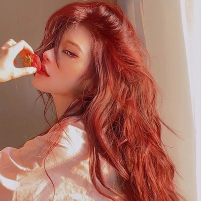 Red curly long wig - Thumbnail 1