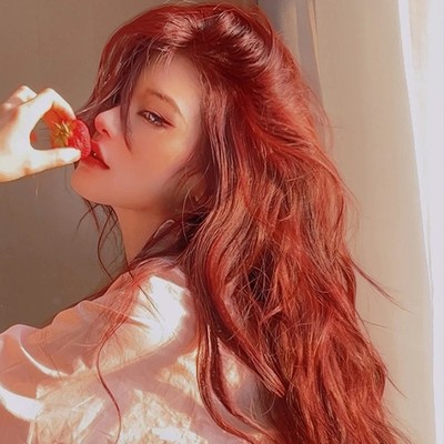 Red curly long wig