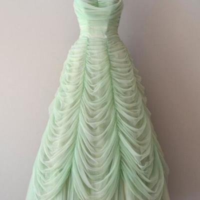 Sweetheart ball gown silhouette with tiered prom gown - Thumbnail 4