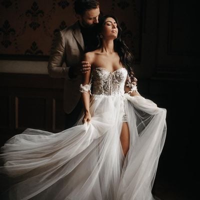 Gorgeous a line sweetheart tulle wedding dresses with appliques