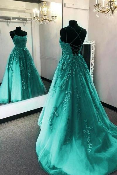 Elegant green tulle prom dress with lace appliques