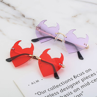 Devil angle love sunglasses - Thumbnail 1