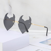 Devil angle love sunglasses - Thumbnail 2