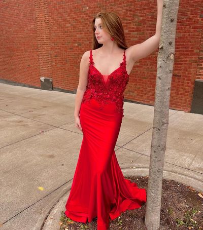 Charming Mermaid V Neck Straps Red Long Prom Dresses